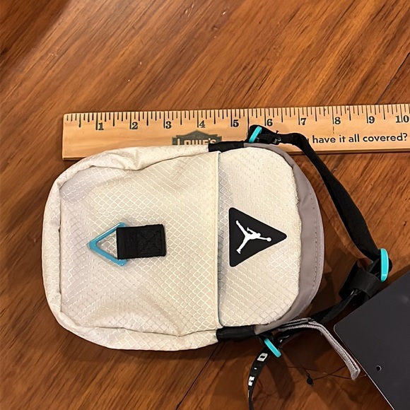 Nike Air Jordan Festival Phone ID Money Snack bag new light orewood brown - Picture 8 of 9